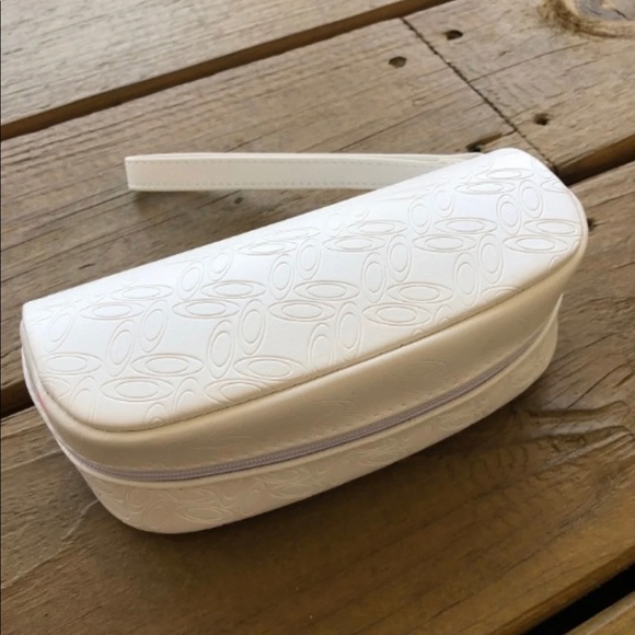 Oakley Accessories - Beautiful Oakley Sunglass Case
